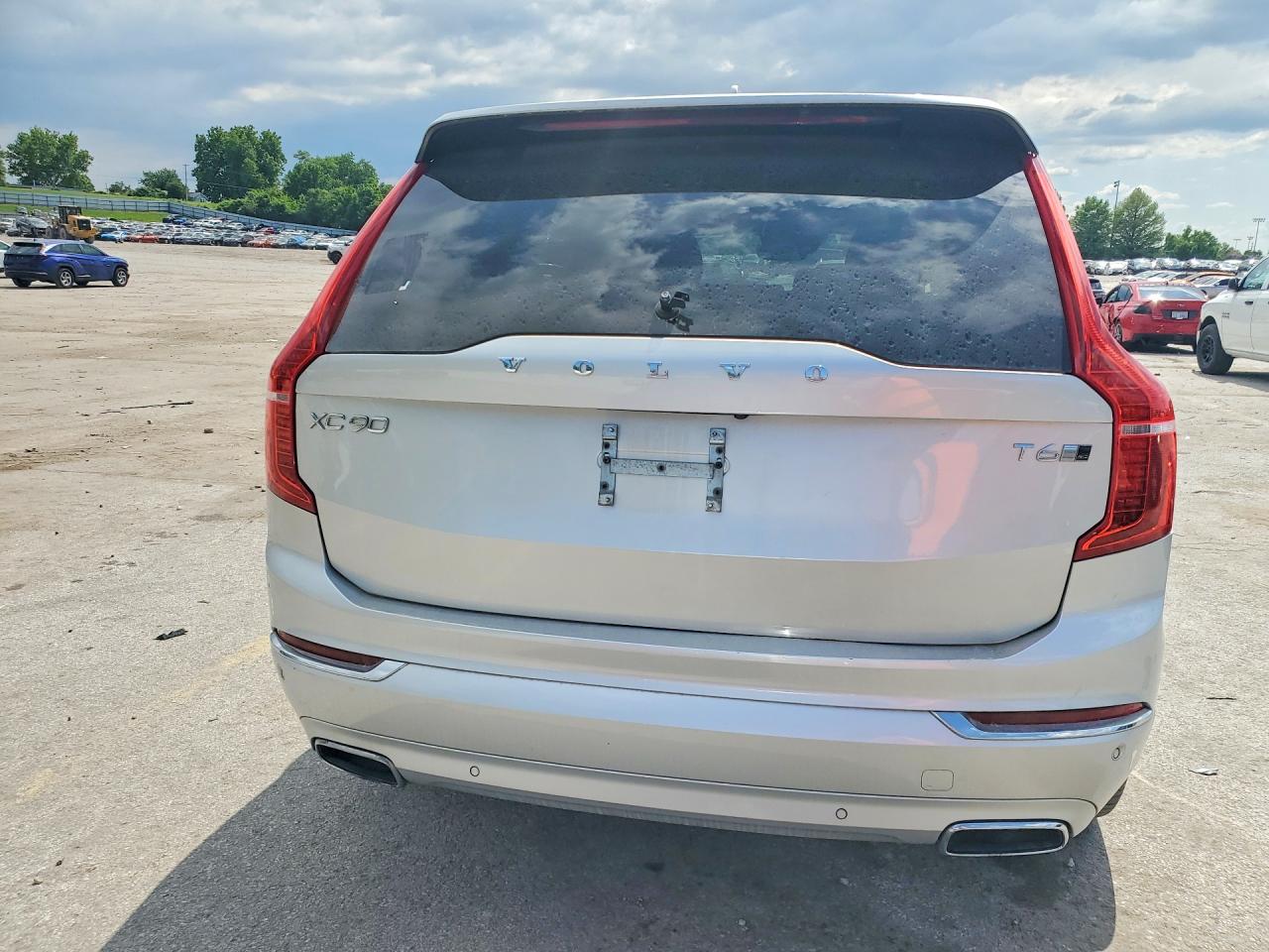 2019 VOLVO XC90