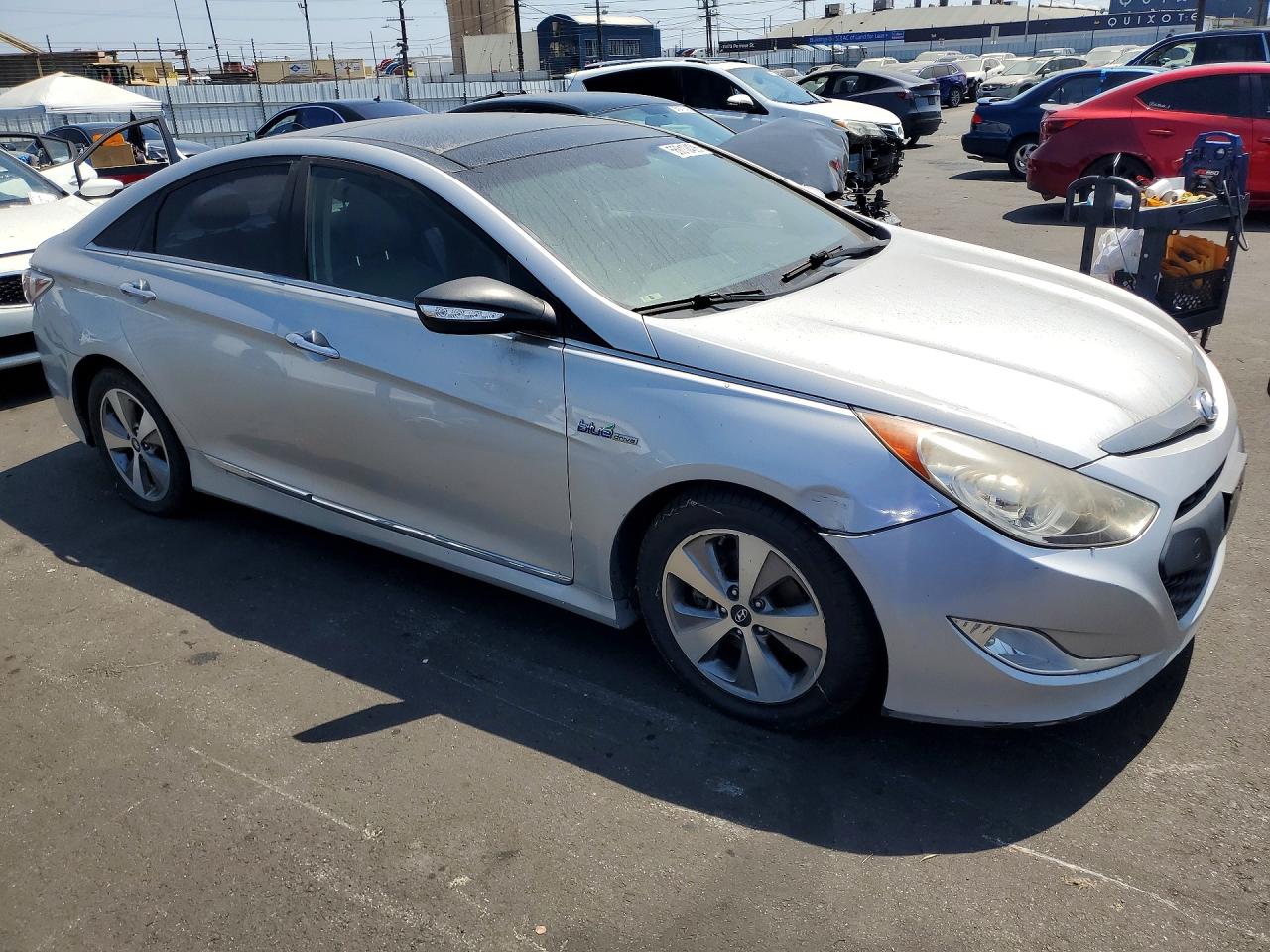 2011 HYUNDAI SONATA