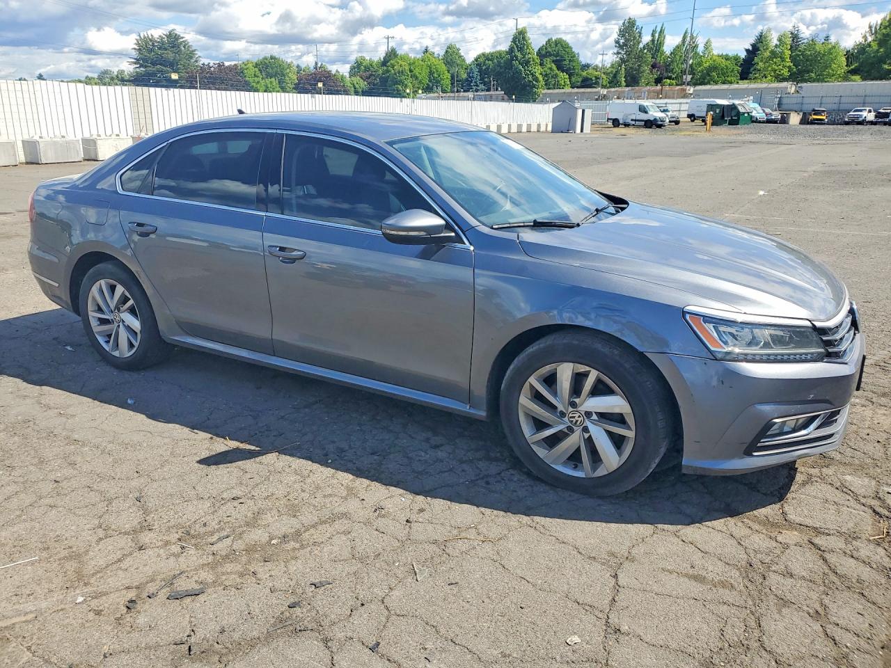 2018 VOLKSWAGEN PASSAT