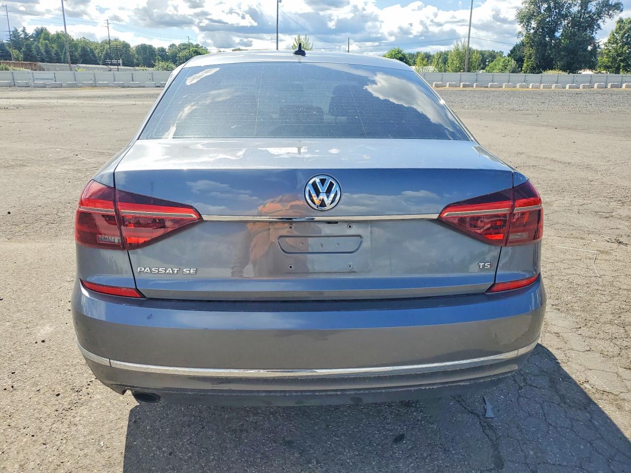 2018 VOLKSWAGEN PASSAT