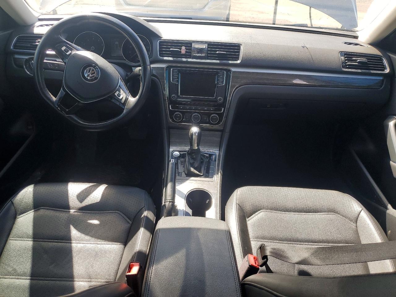 2018 VOLKSWAGEN PASSAT