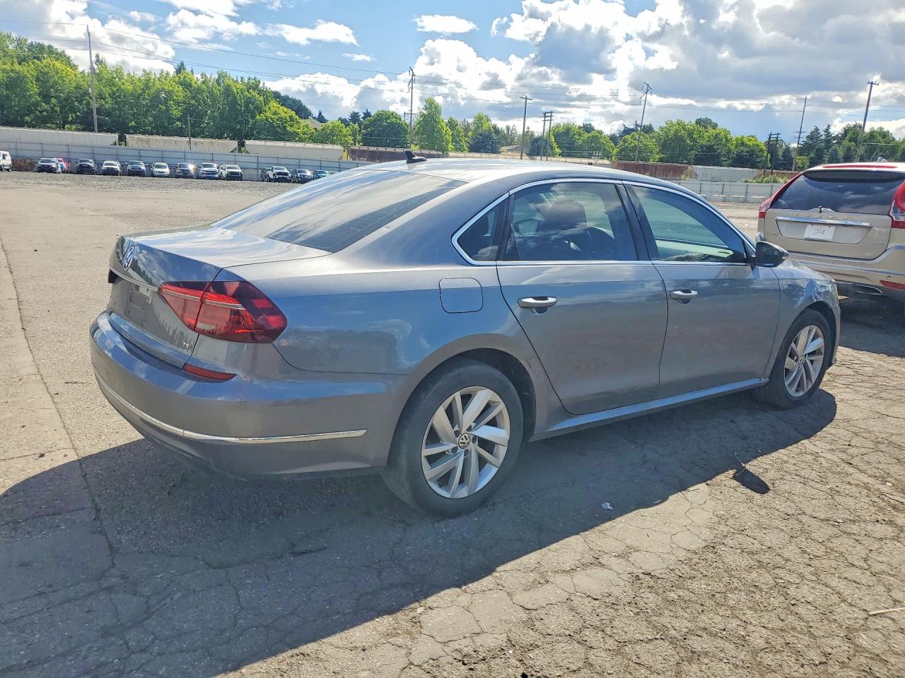 2018 VOLKSWAGEN PASSAT