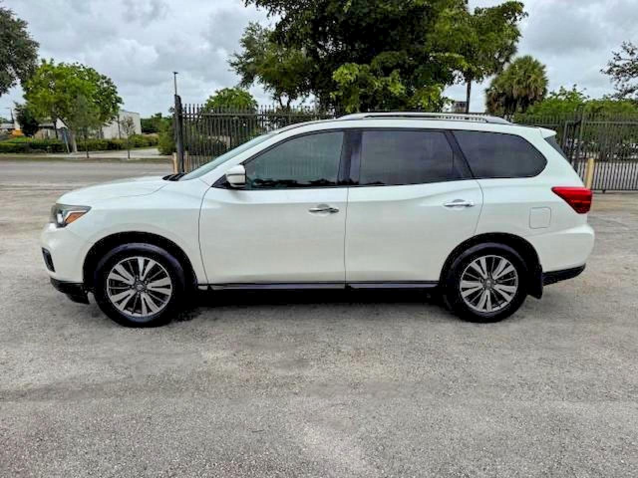 2017 NISSAN PATHFINDER