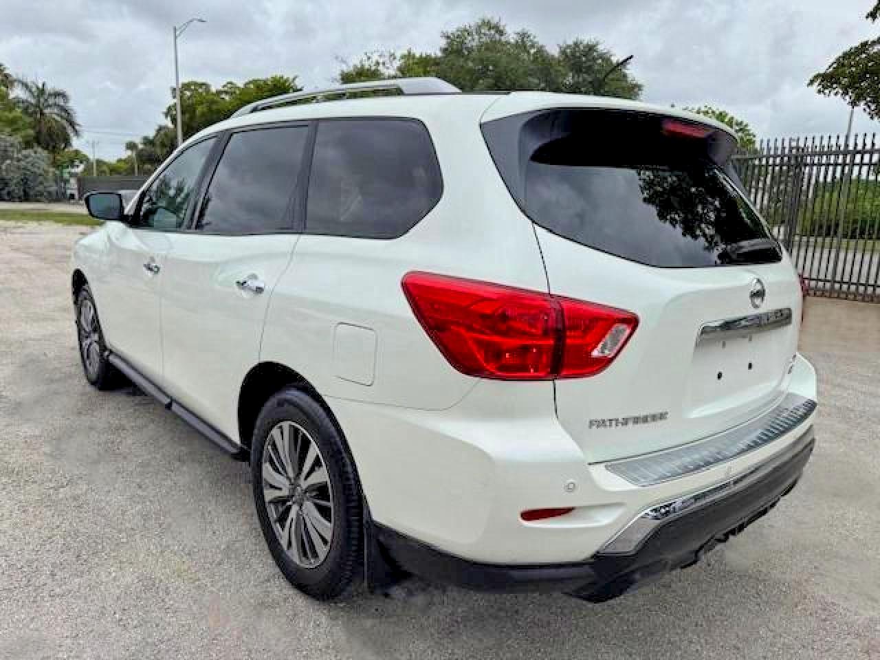 2017 NISSAN PATHFINDER