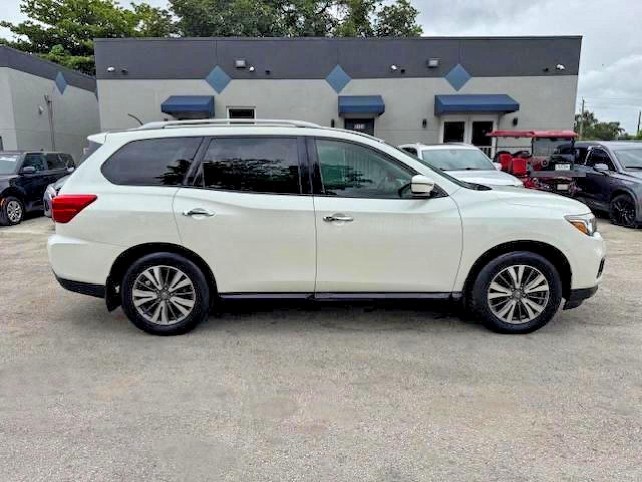 2017 NISSAN PATHFINDER