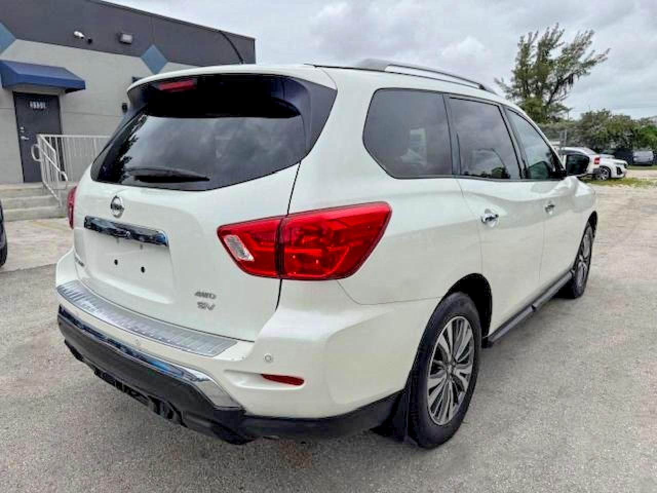 2017 NISSAN PATHFINDER