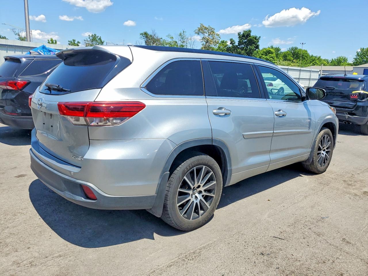 2017 TOYOTA HIGHLANDER