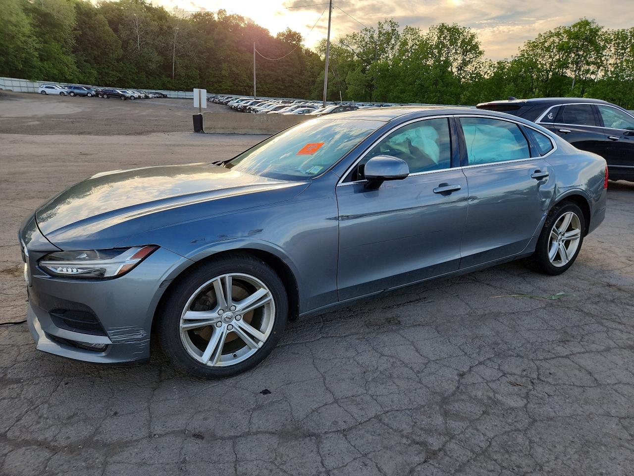 2018 VOLVO S90