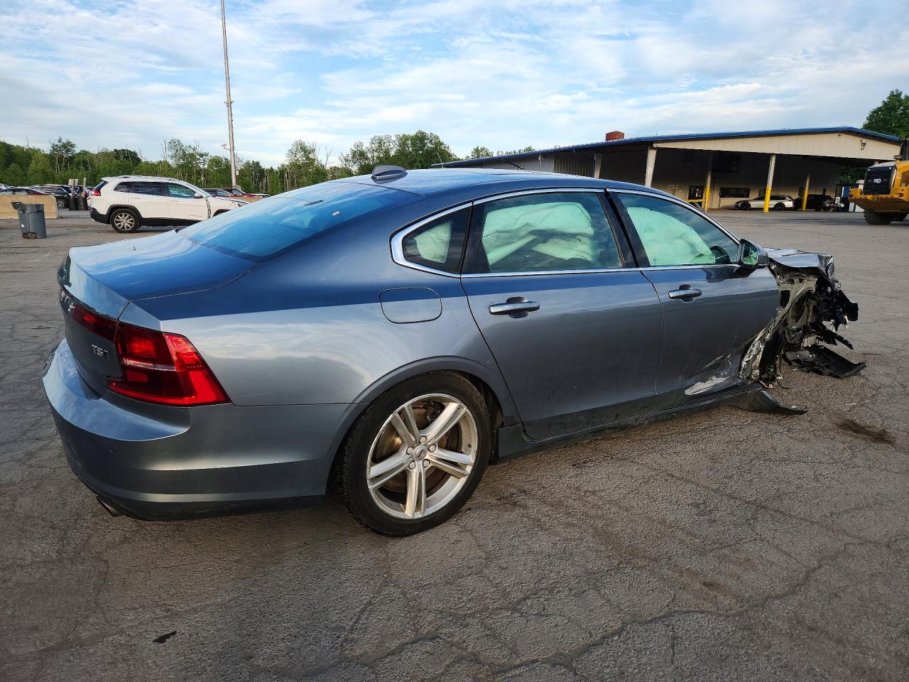 2018 VOLVO S90