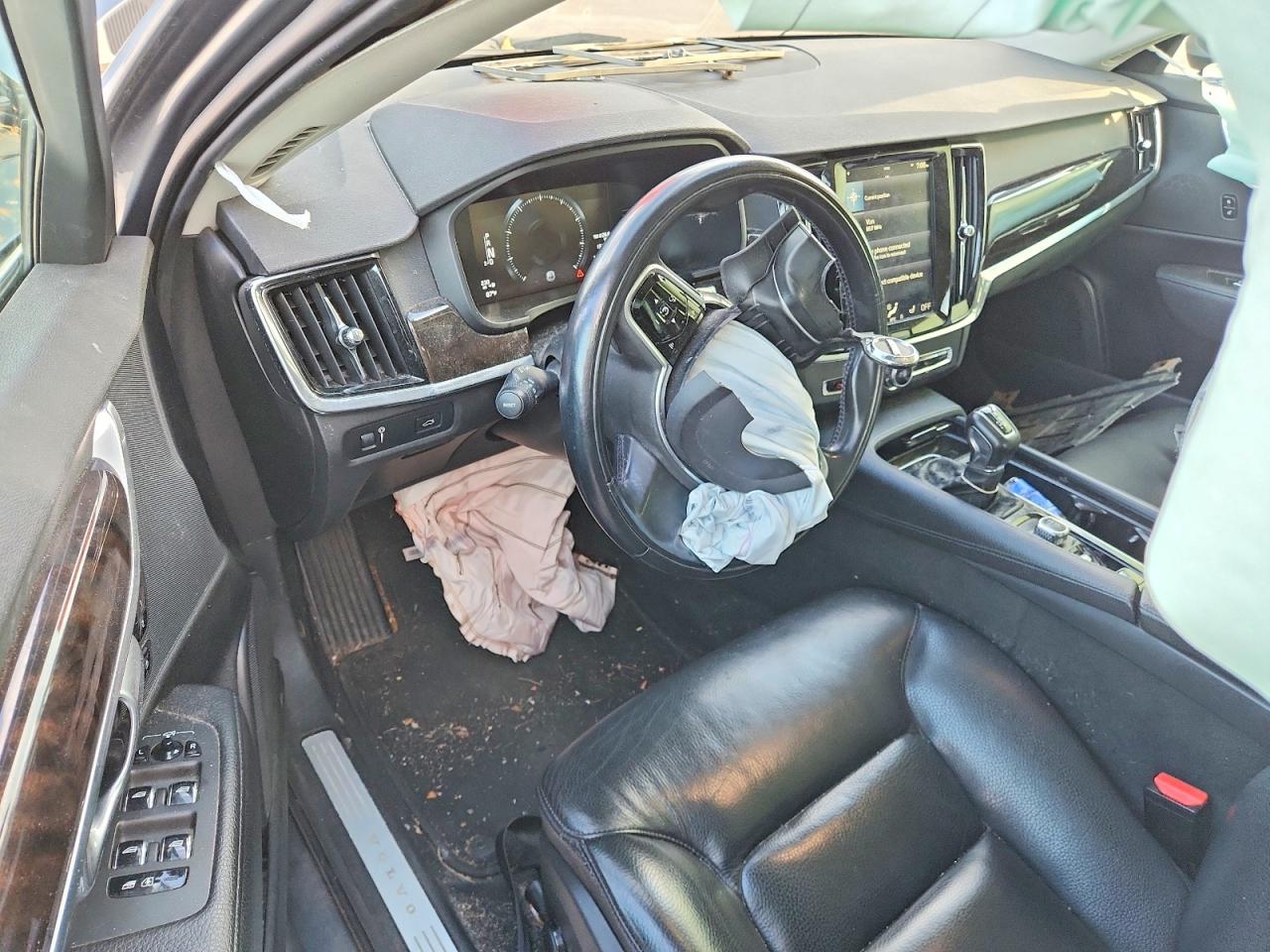 2018 VOLVO S90