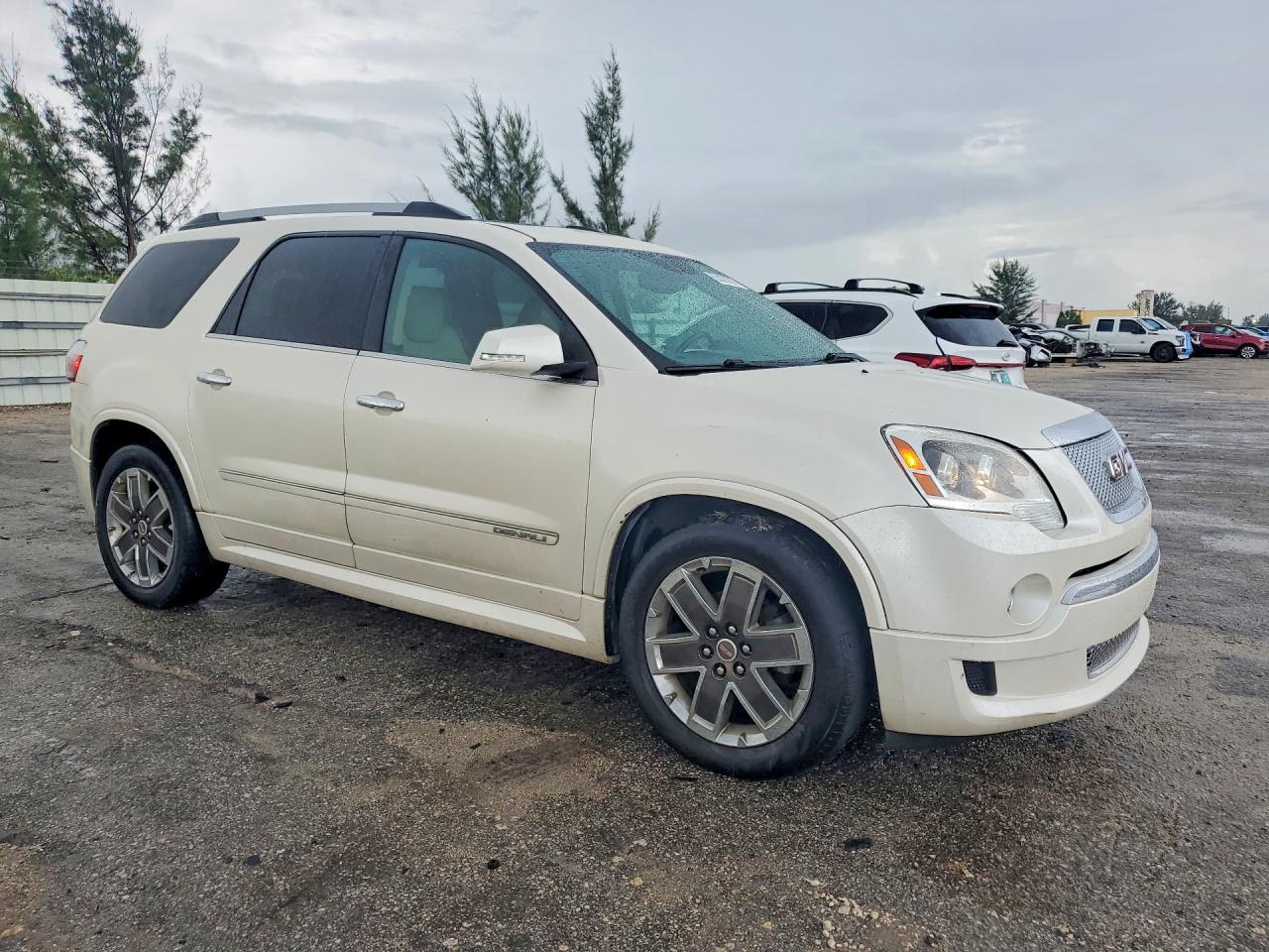 2011 GMC ACADIA DEN