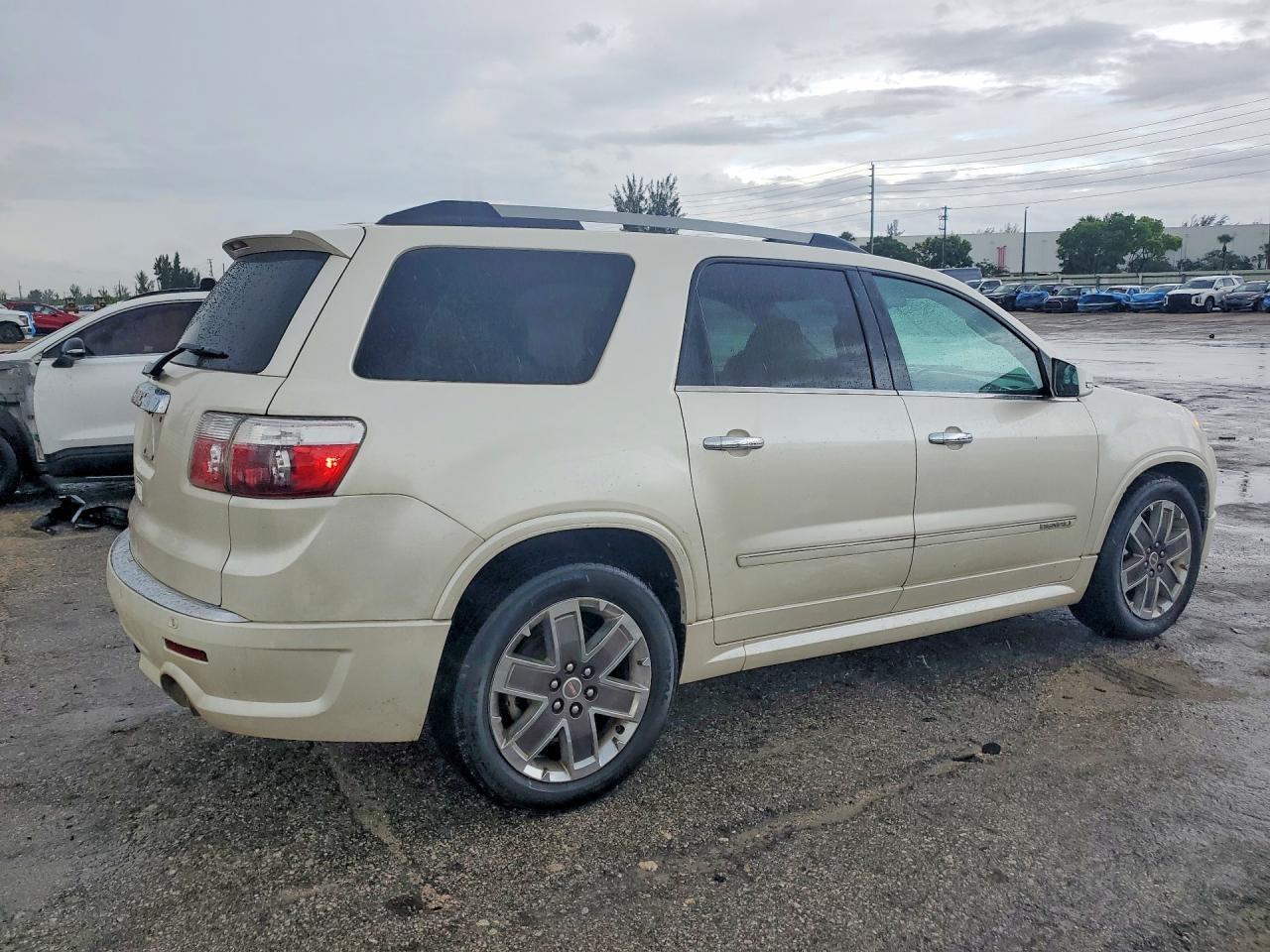 2011 GMC ACADIA DEN
