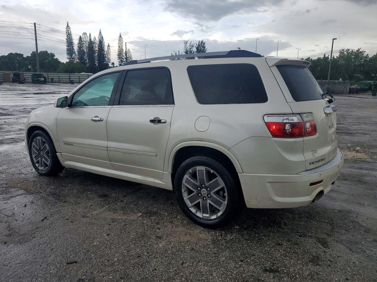 2011 GMC ACADIA DEN