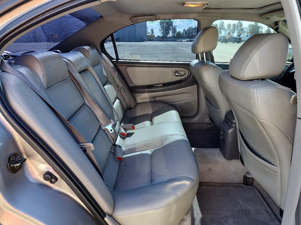 2002 NISSAN MAXIMA