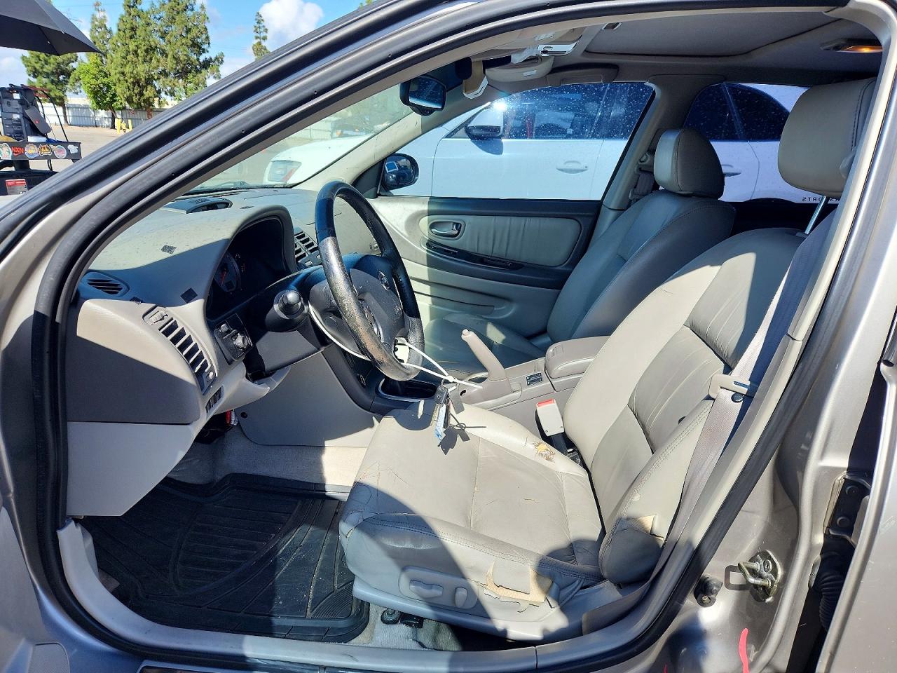 2002 NISSAN MAXIMA
