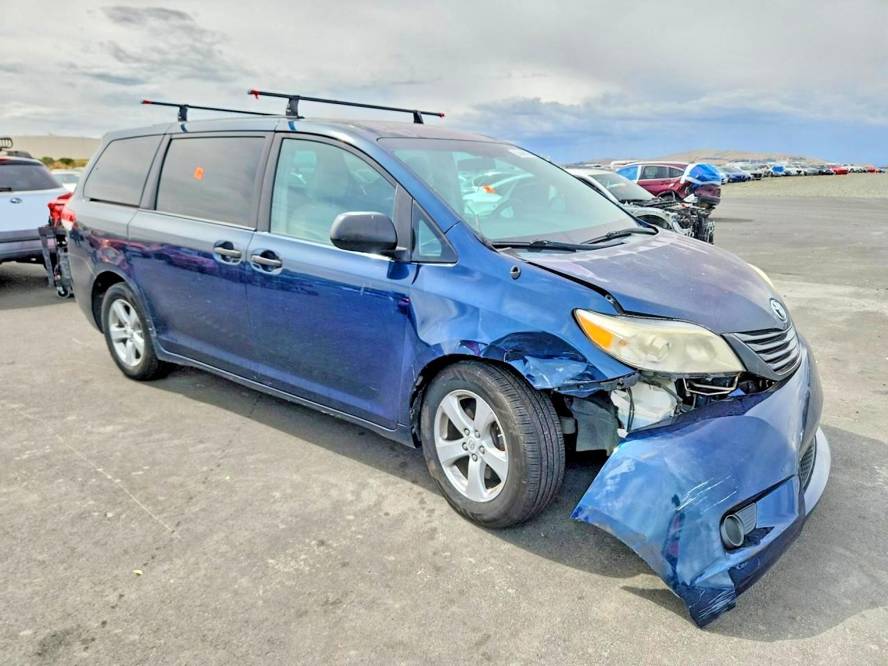 2012 TOYOTA SIENNA