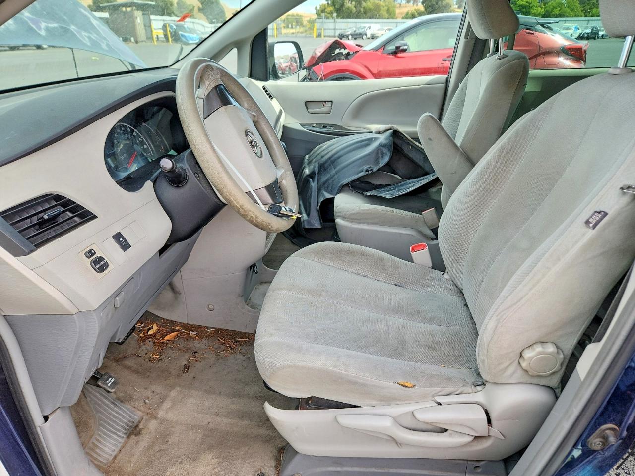2012 TOYOTA SIENNA
