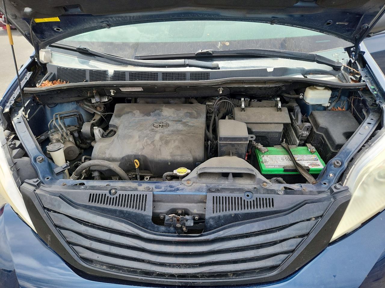 2012 TOYOTA SIENNA