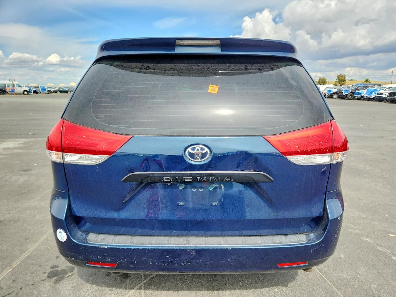 2012 TOYOTA SIENNA