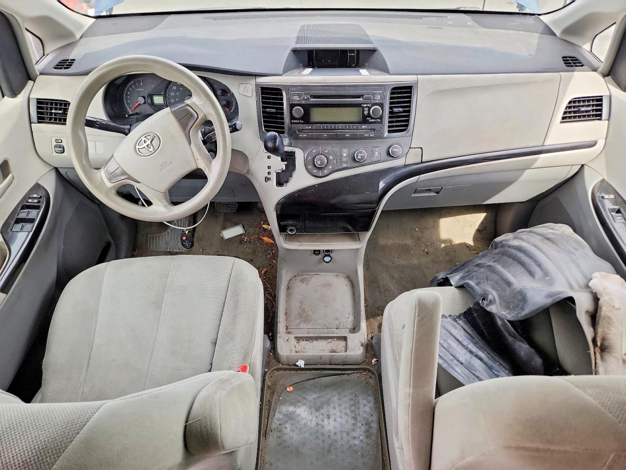 2012 TOYOTA SIENNA