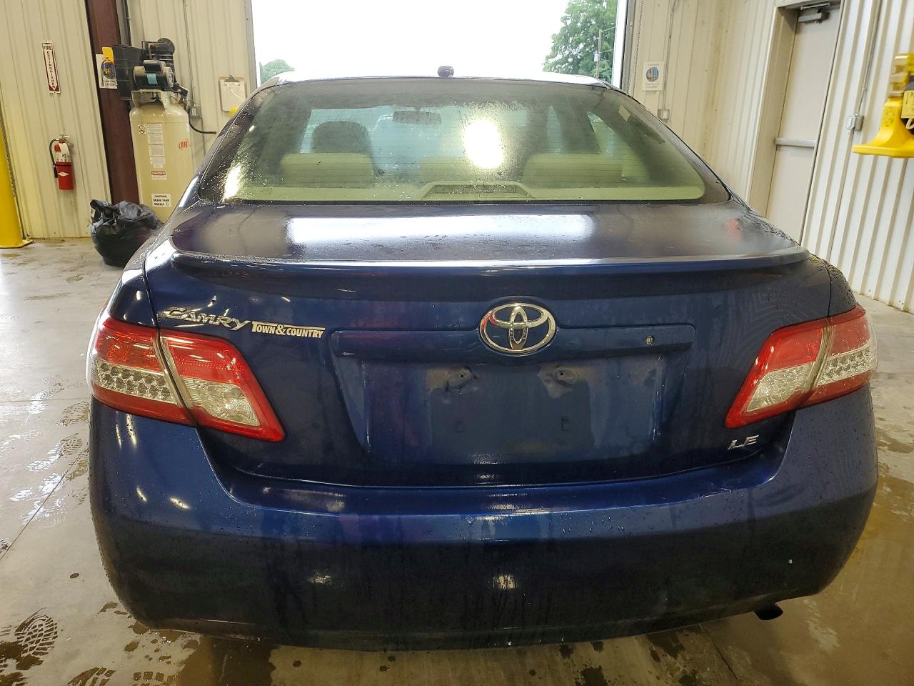 2011 TOYOTA CAMRY