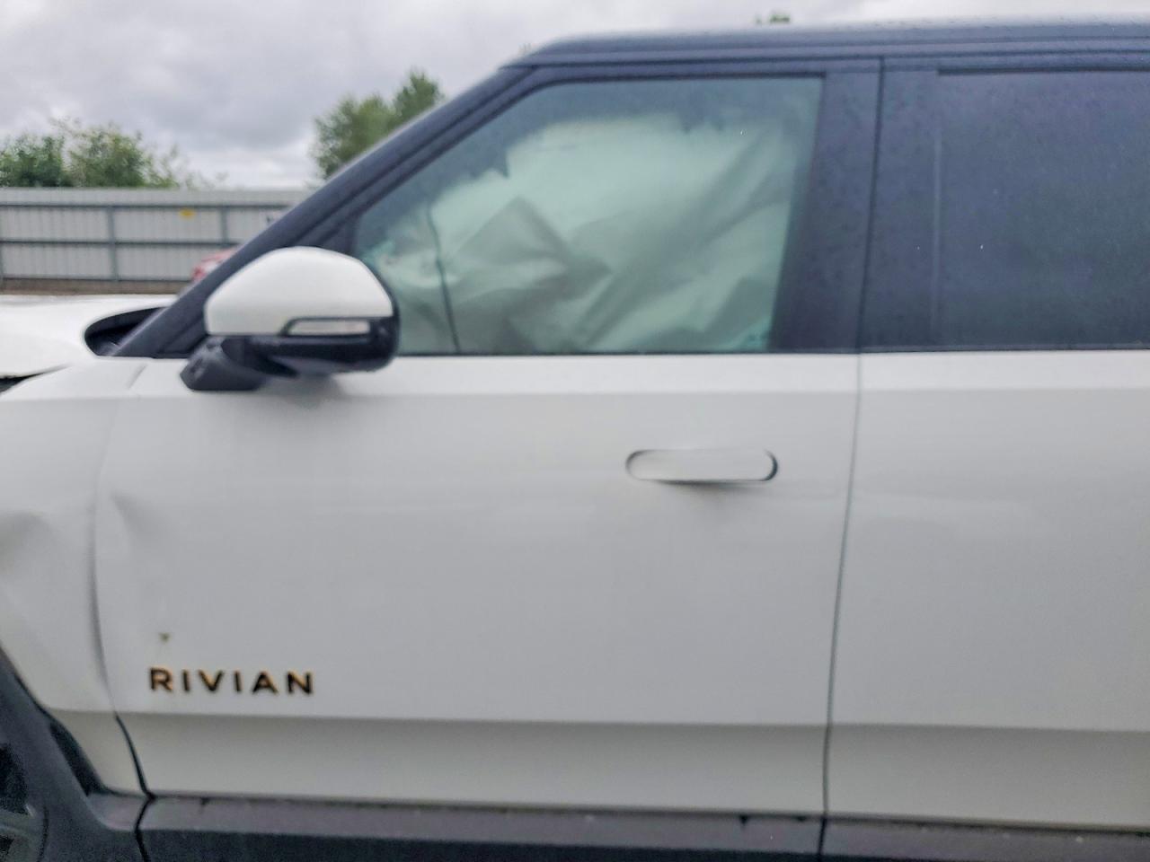2026 RIVIAN RIS