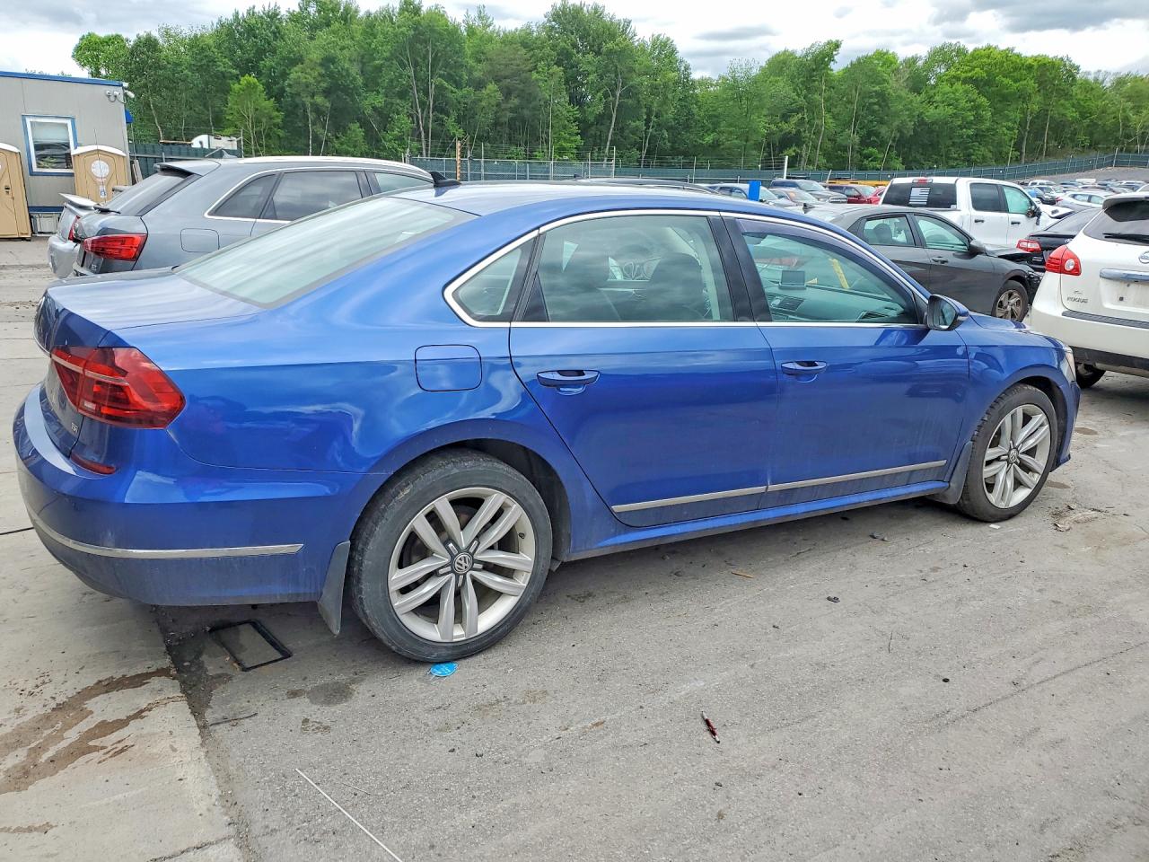 2017 VOLKSWAGEN PASSAT