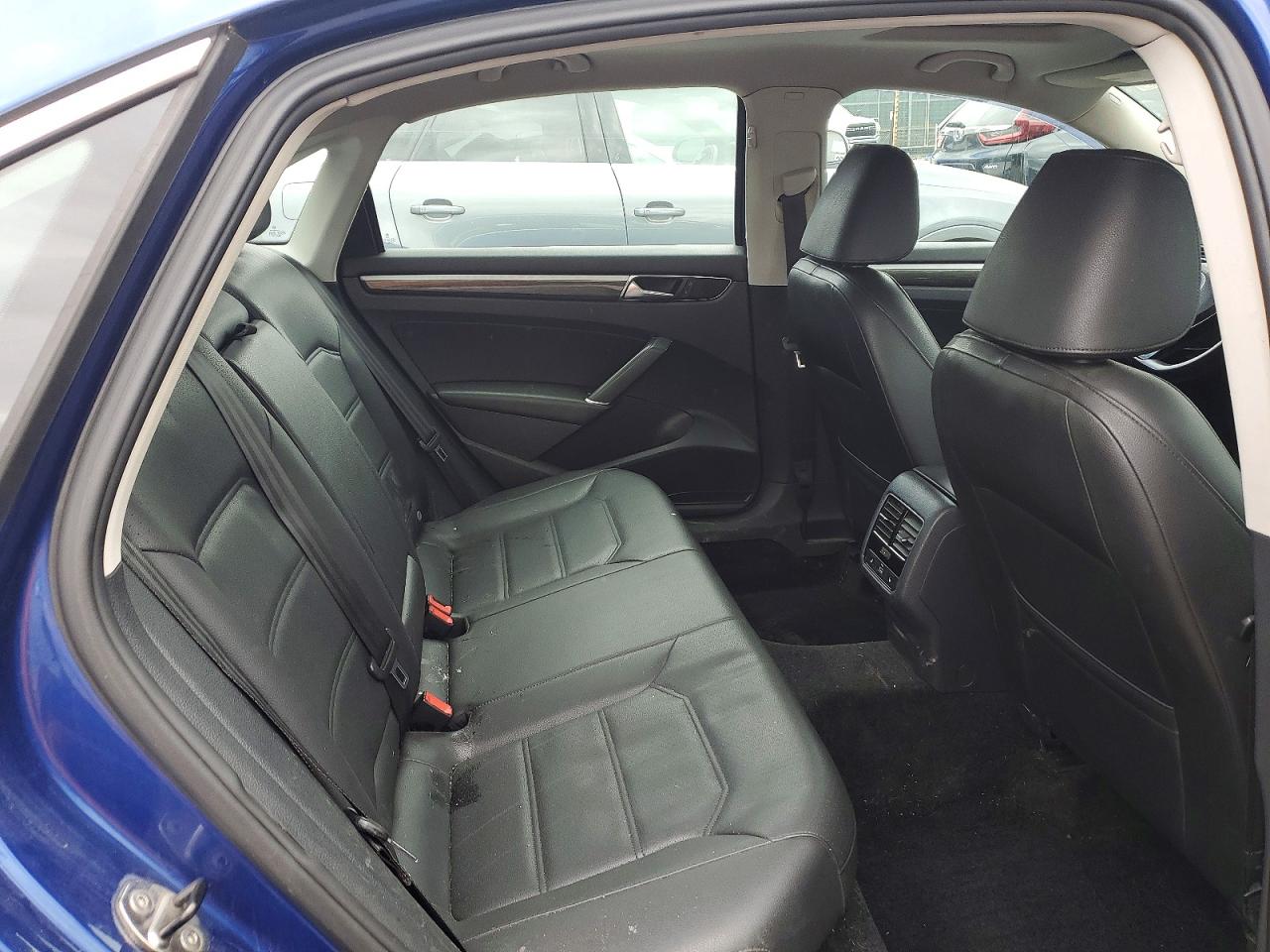 2017 VOLKSWAGEN PASSAT