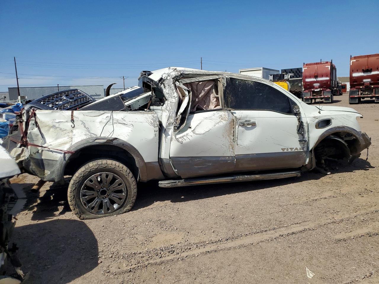 2017 NISSAN TITAN