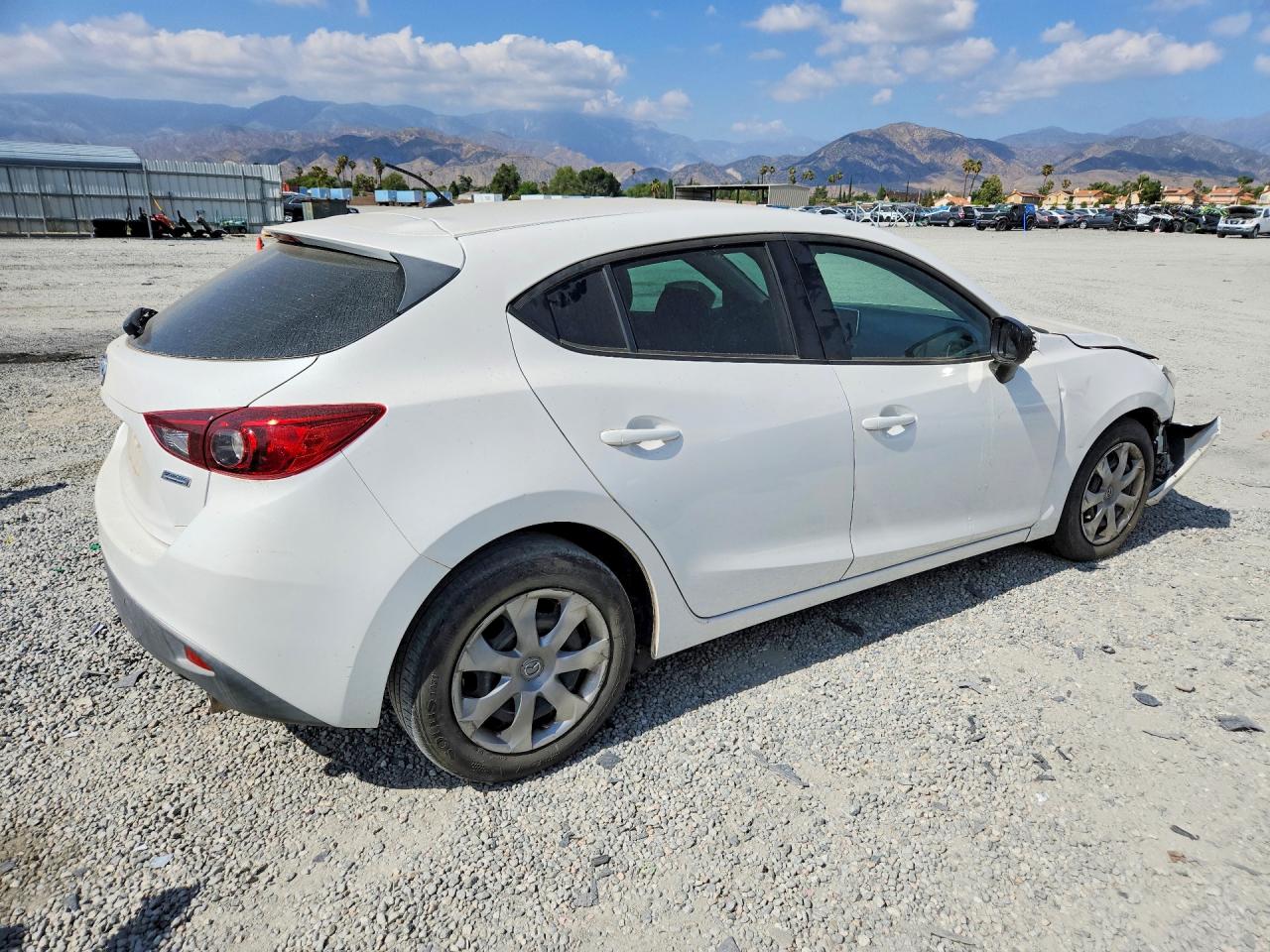 2015 MAZDA 3