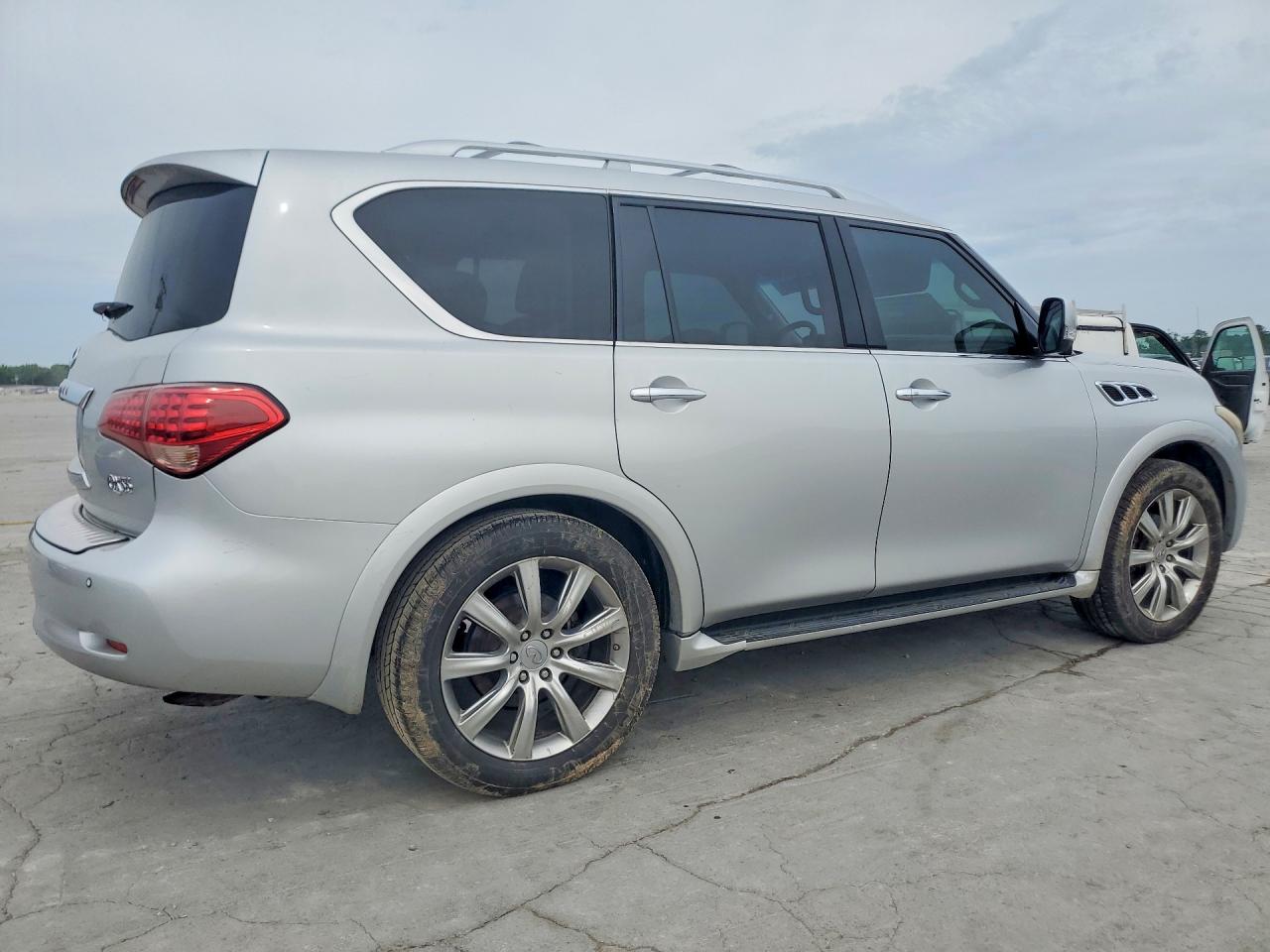 2011 INFINITI QX56