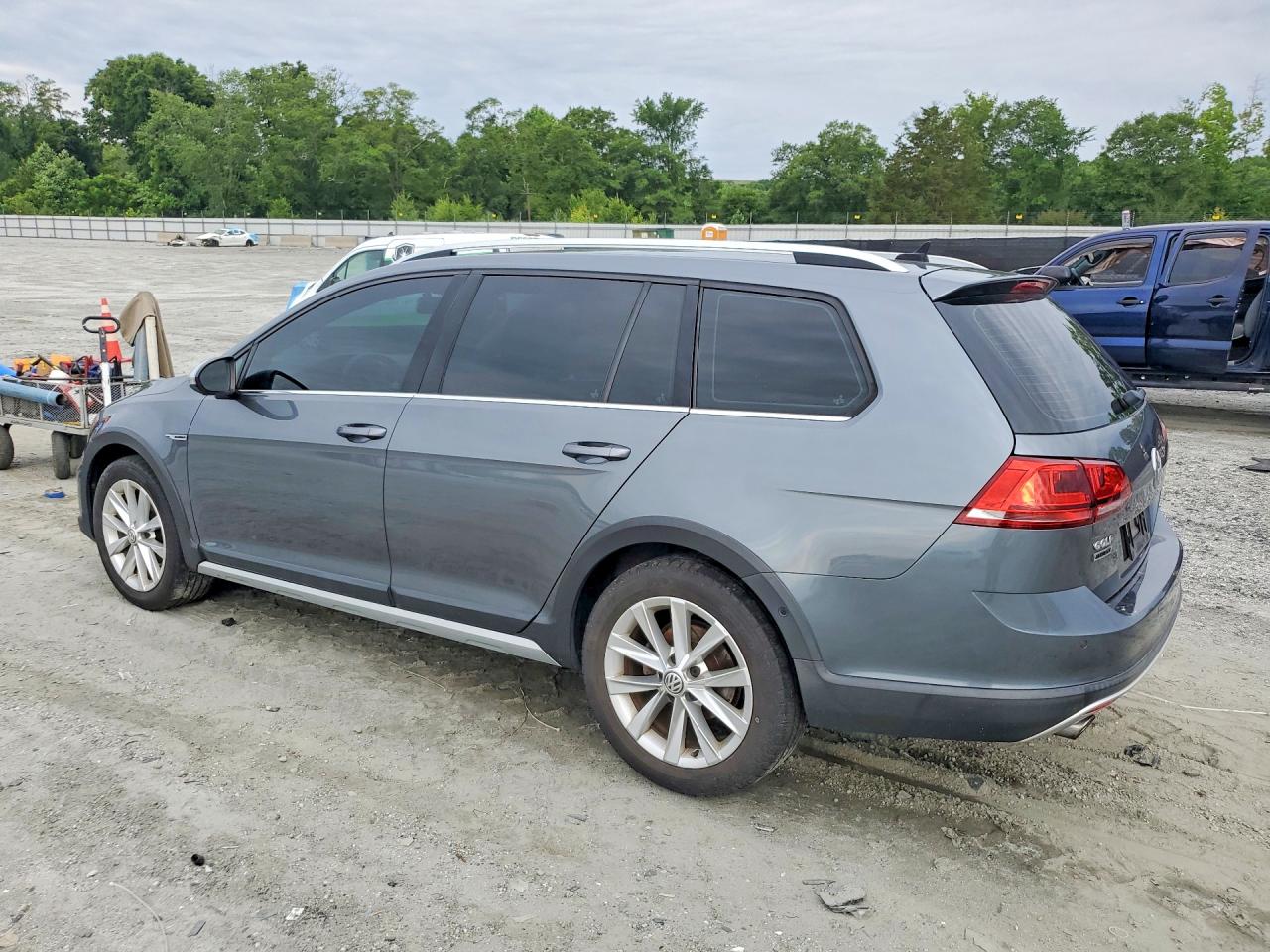 2017 VOLKSWAGEN GOLF