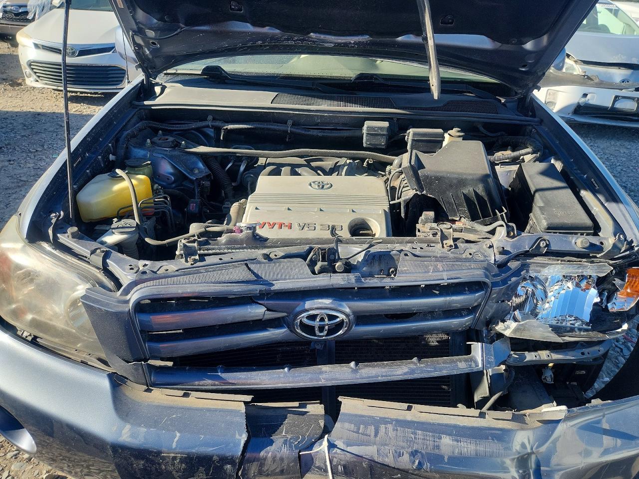 2004 TOYOTA HIGHLANDER