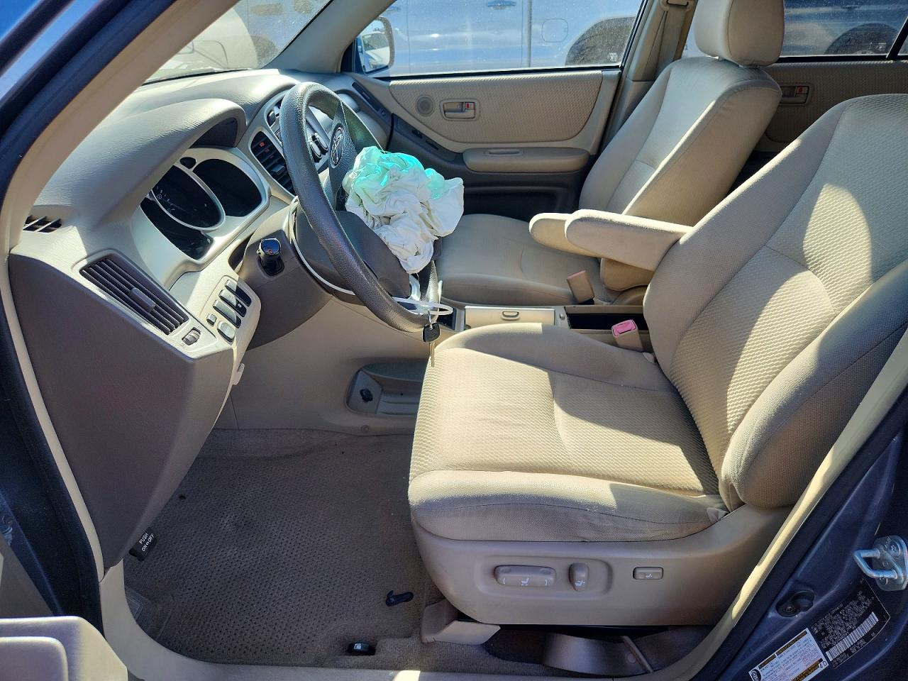 2004 TOYOTA HIGHLANDER