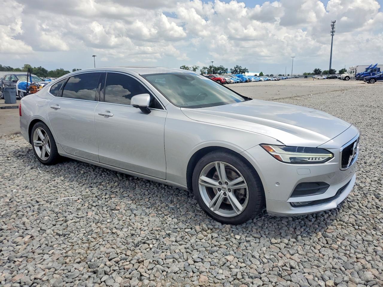 2018 VOLVO S90