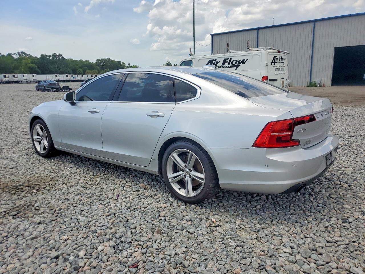 2018 VOLVO S90