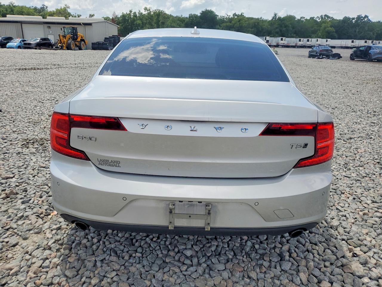 2018 VOLVO S90
