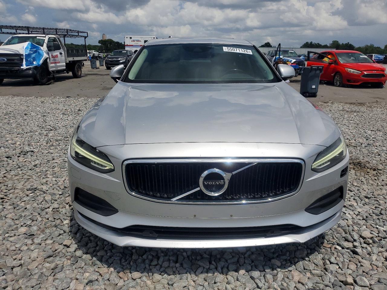 2018 VOLVO S90