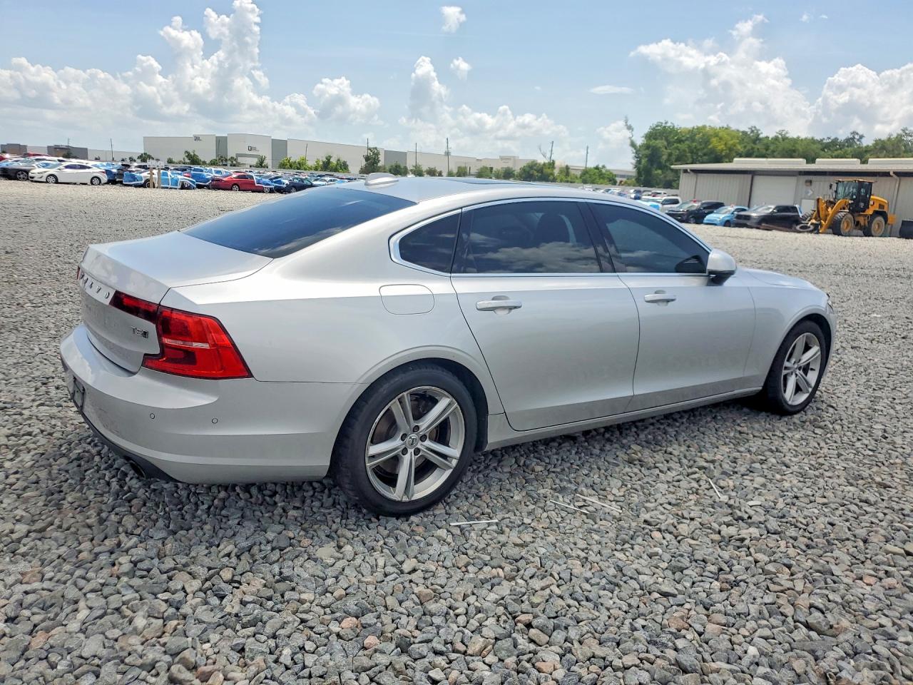 2018 VOLVO S90