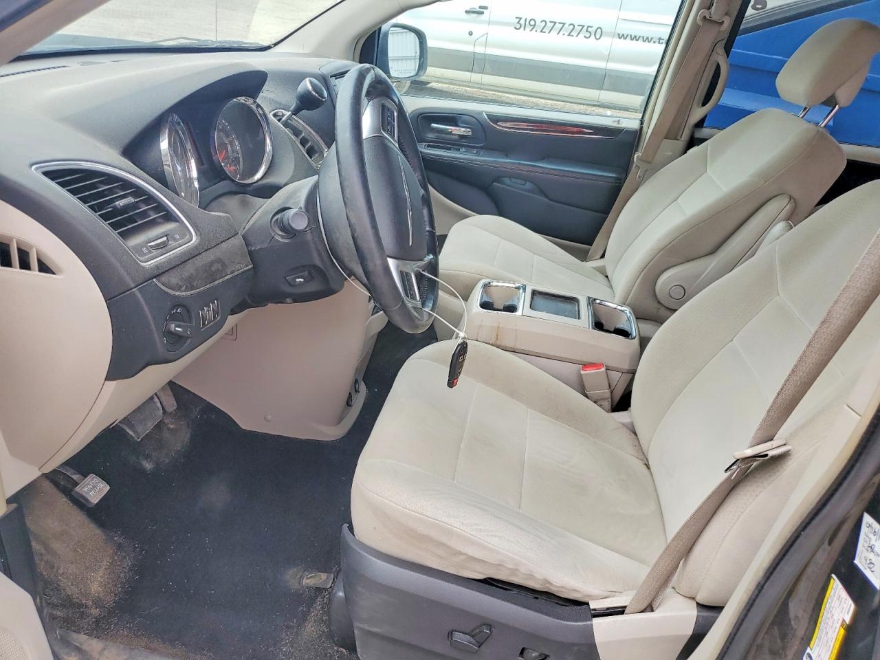 2011 CHRYSLER MINIVAN