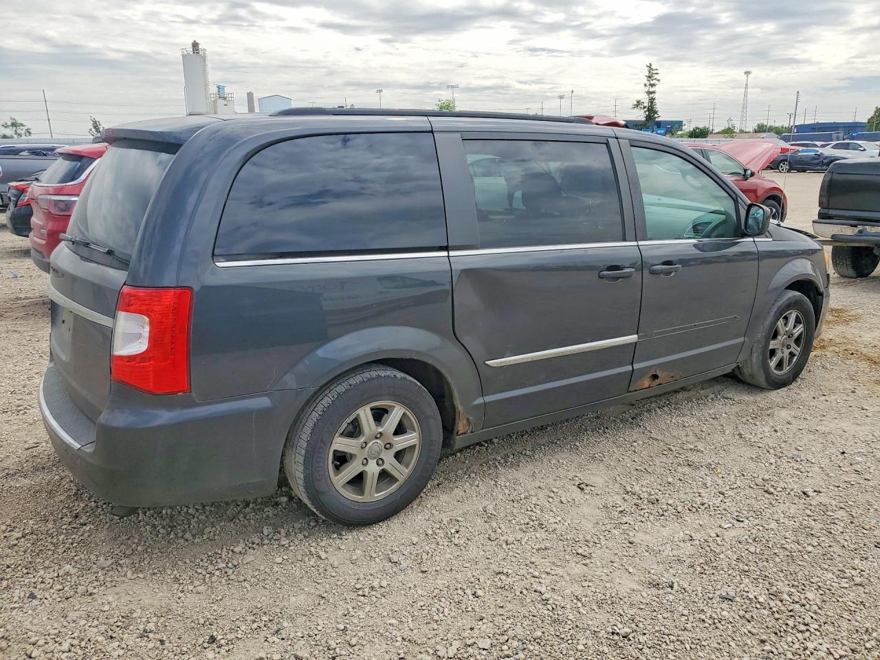 2011 CHRYSLER MINIVAN
