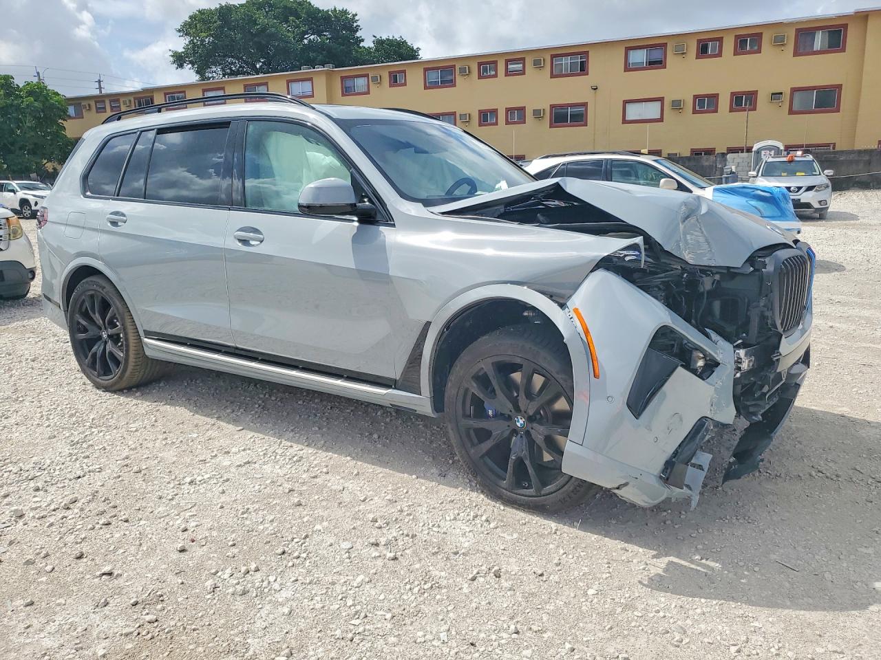2026 BMW X7