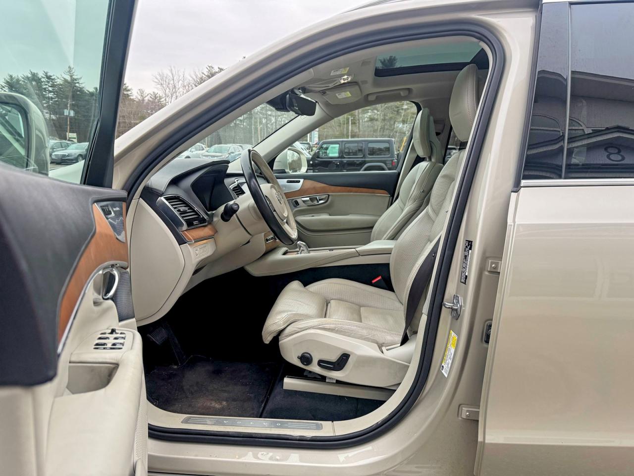 2016 VOLVO XC90