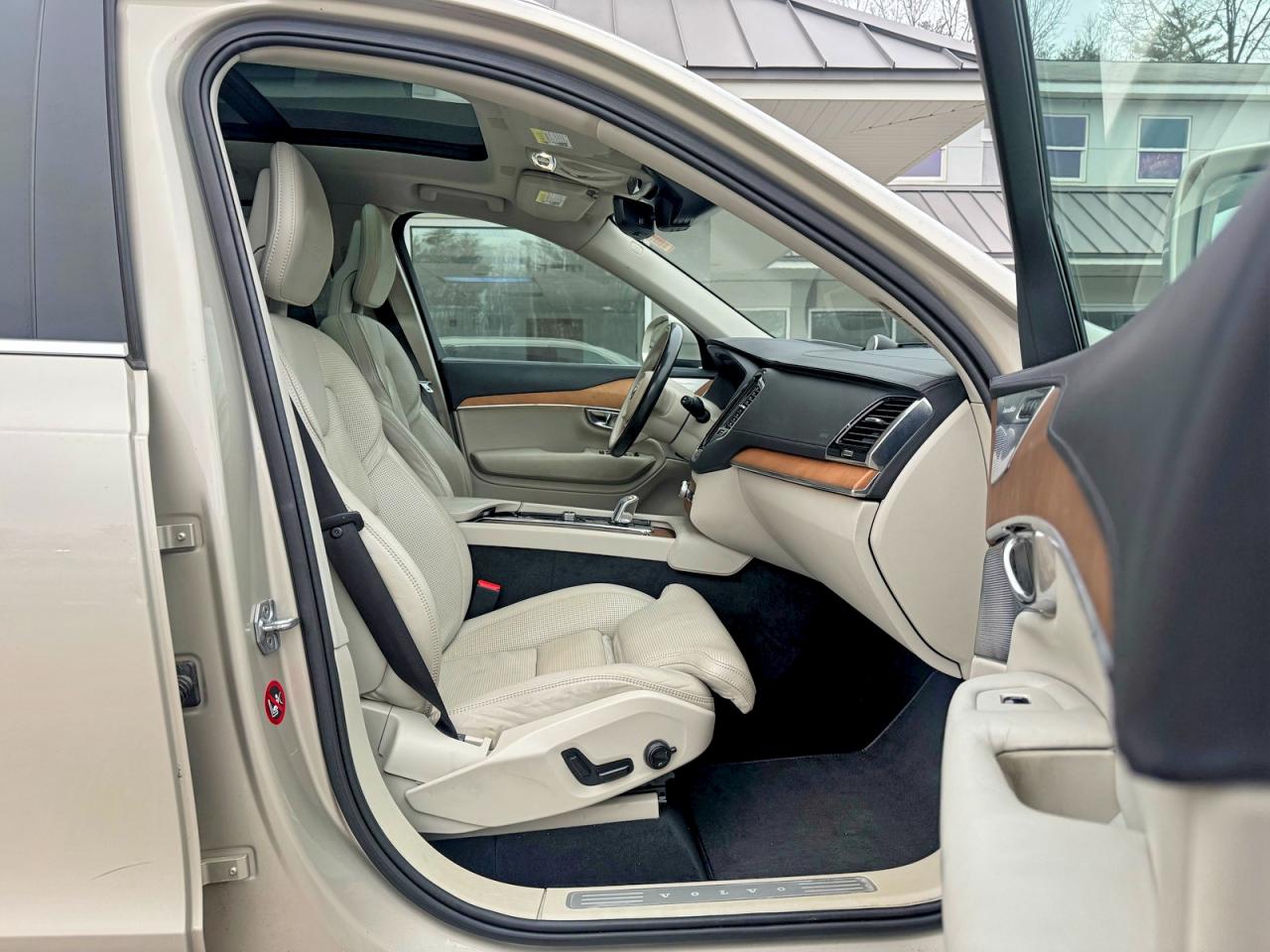 2016 VOLVO XC90