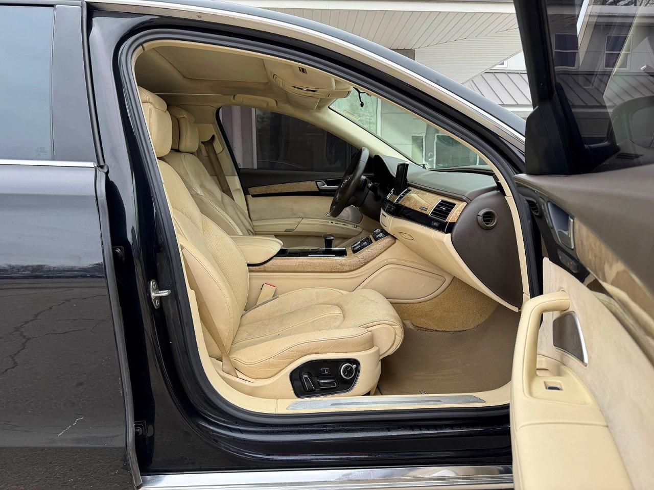 2011 AUDI A8
