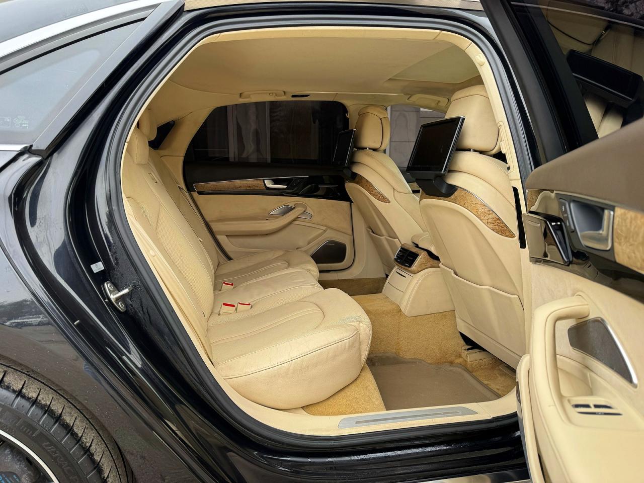 2011 AUDI A8