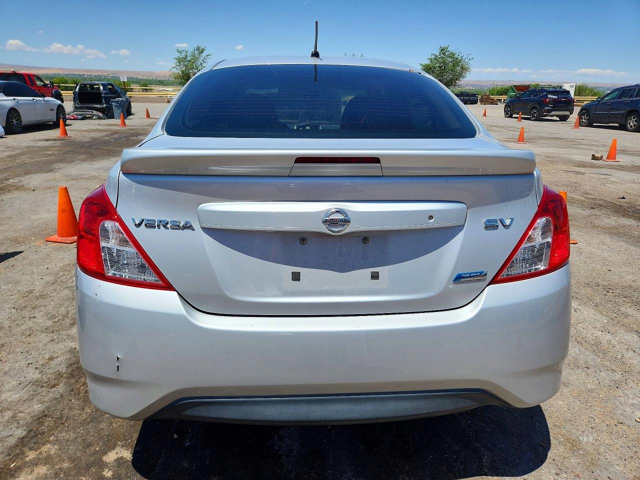2015 NISSAN VERSA