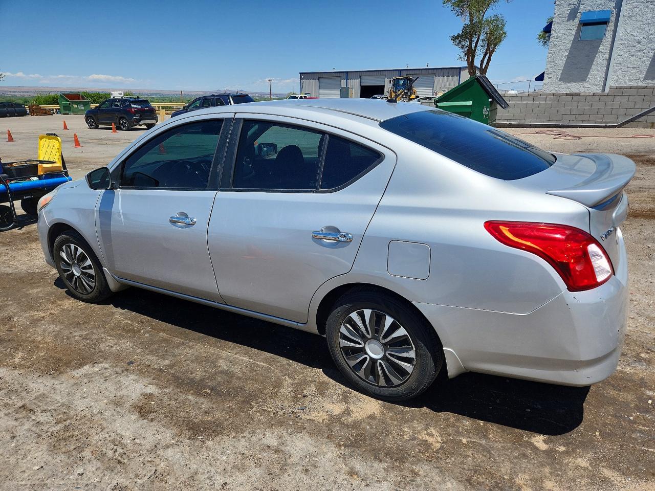 2015 NISSAN VERSA