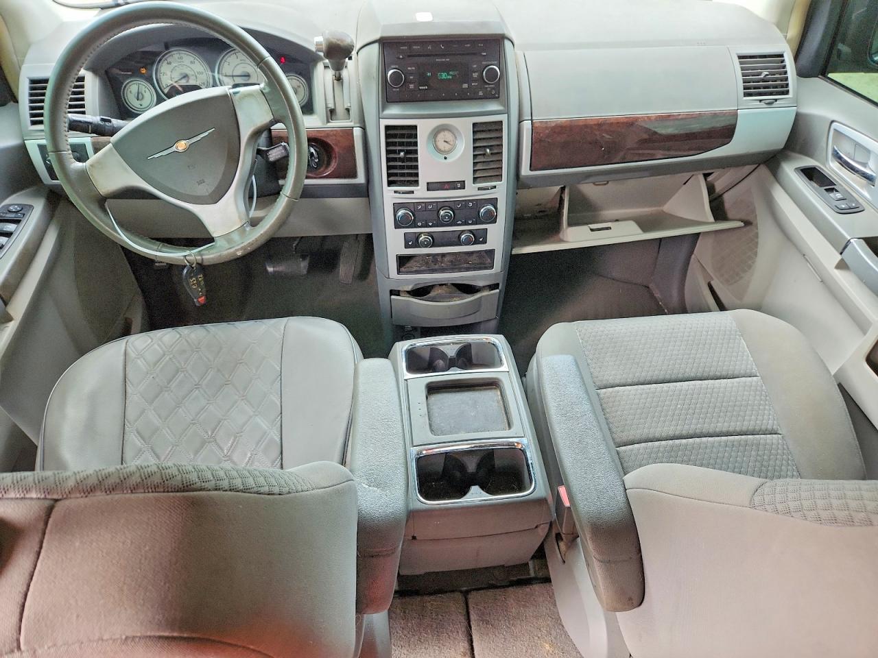 2010 CHRYSLER MINIVAN