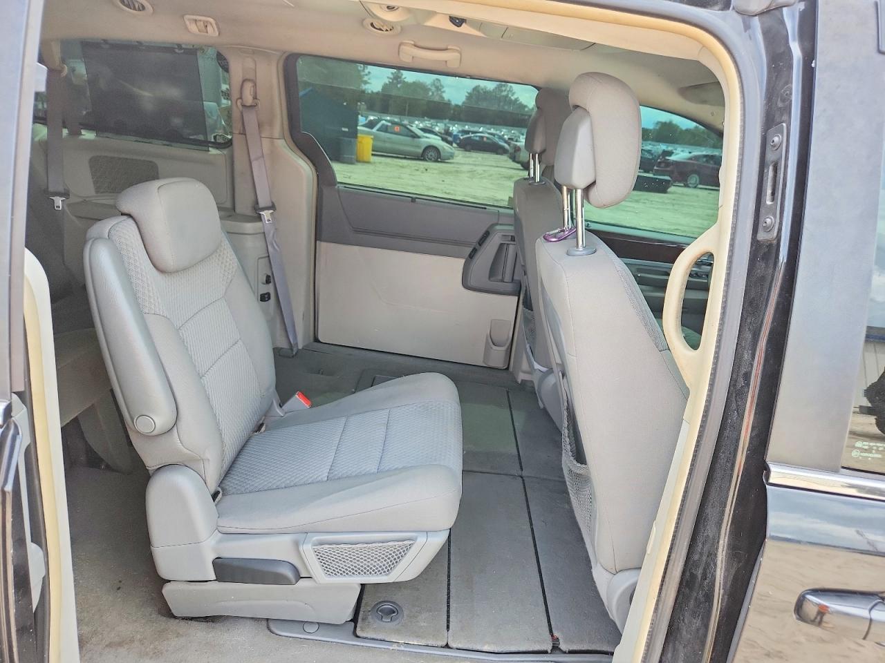 2010 CHRYSLER MINIVAN